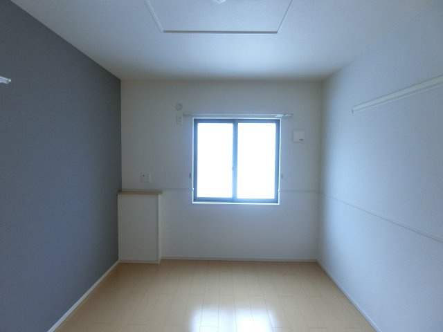 ブライト　スクエアⅢ　Ｃの洋室|イメージ104号室の写真（反転あり）