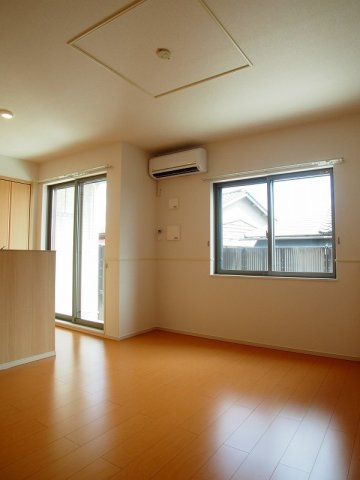 ブライト　スクエアⅢ　Ｃの居間・リビング