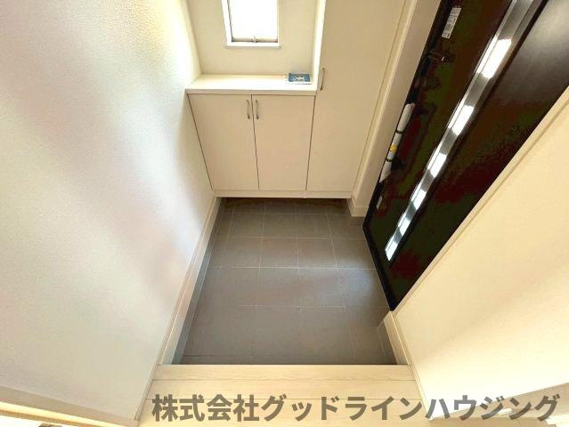 三木市岩宮　全４-I棟の玄関