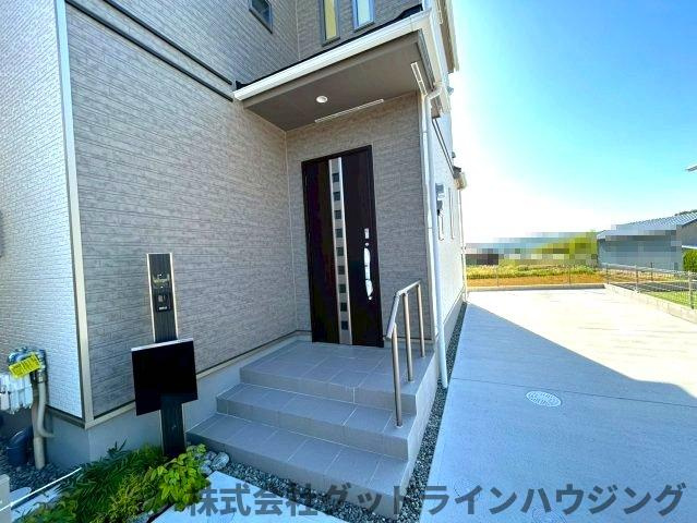 三木市岩宮　全４-I棟のエントランス