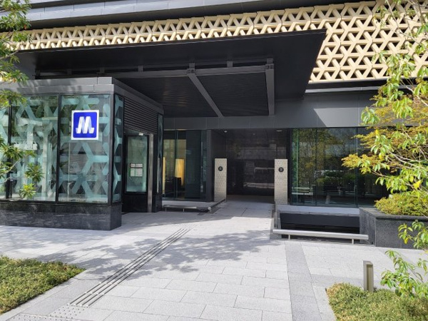  | 【エントランス外観】OsakaMetro「堺筋本町」駅直結1分。敷地内から駅へダイレクトにアクセス！
