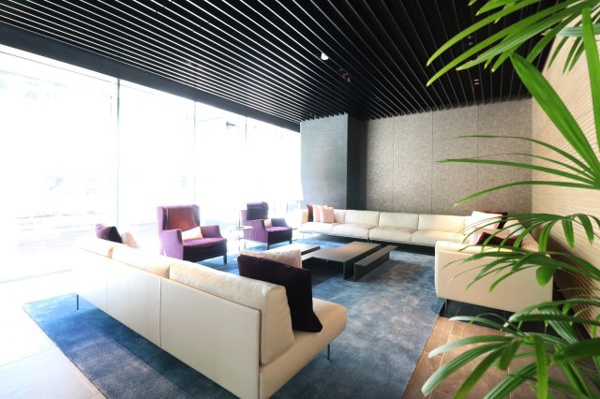 【ロビー】 | 【オーナーズラウンジ】まるで書斎やリビングのような寛ぎ。リゾートホテルのようなラグジュアリーな空間！