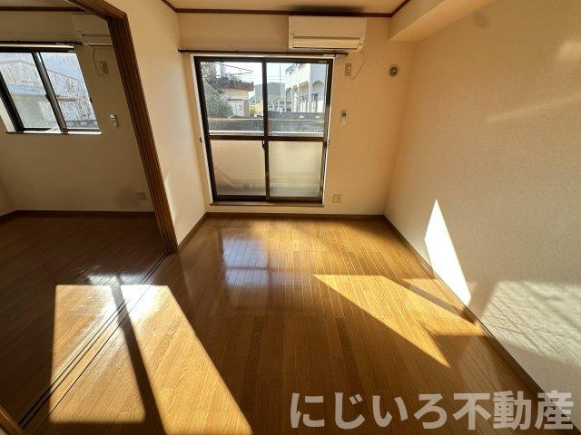 ドエル四季壱番館の居間・リビング