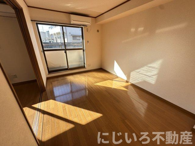 ドエル四季壱番館の居間・リビング