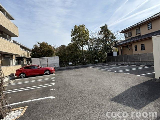 クレール・都の駐車場