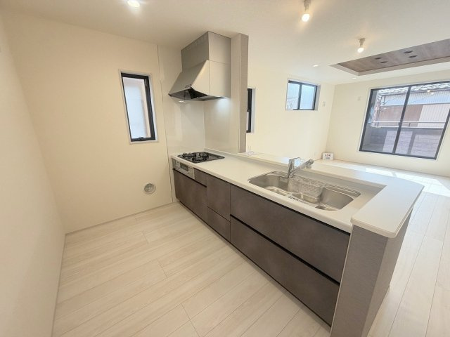 三郷市早稲田5丁目　新築戸建　全2棟　2号棟のキッチン|同施工会社の参考写真になります。