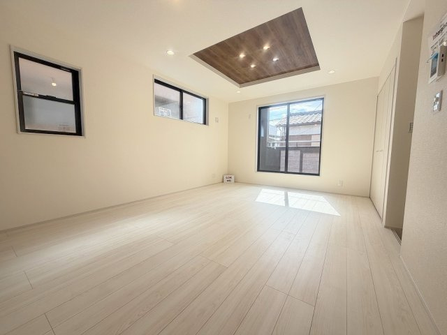 三郷市早稲田5丁目　新築戸建　全2棟　2号棟の居間・リビング|同施工会社の参考写真になります。