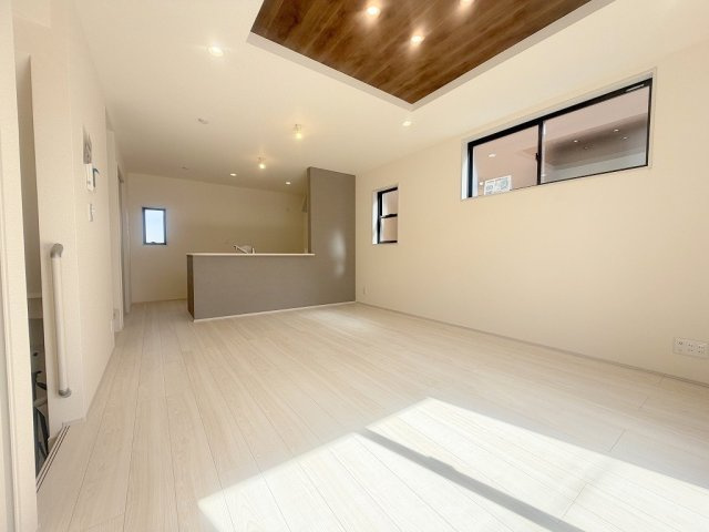 三郷市早稲田5丁目　新築戸建　全2棟　2号棟の居間・リビング|同施工会社の参考写真になります。