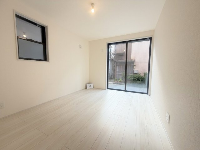 三郷市早稲田5丁目　新築戸建　全2棟　2号棟の洋室|同施工会社の参考写真になります。