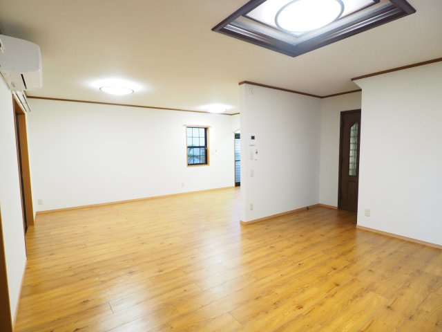 【居間・リビング】 | 中古戸建　上鳥渡字山王 | ★内覧予約で新米2kg★