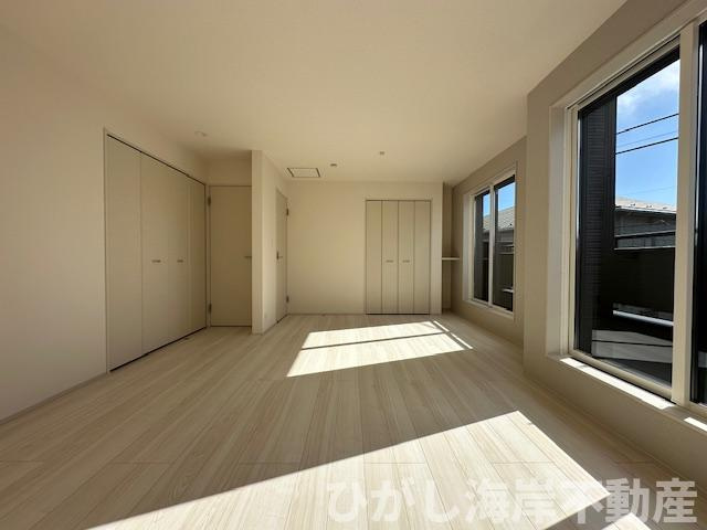 茅ヶ崎市東海岸北4丁目　新築戸建の居間・リビング|1月10日撮影　建築中　17帖　折上天井のLDK