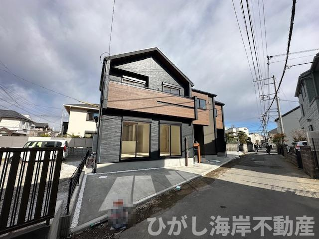 茅ヶ崎市東海岸北4丁目　新築戸建の前面道路含む現地写真|1月10日撮影　建築中　現地外観