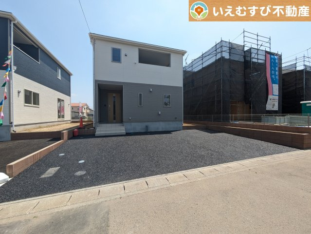 Cradle garden　本庄市小島第5の駐車場|2台駐車可能なスペース完備
しっかり舗装してある駐車スペースで天気が悪く足元が悪い日でも乗り降りしやすい♪