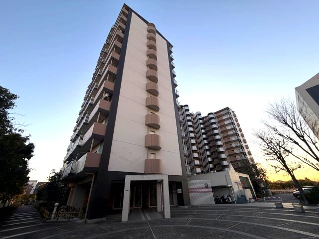 【外観パース】 | エクレール岩槻　壱番館 | ★小型犬～大型犬飼育可★サウナ★EV★プール★3口コンロ★