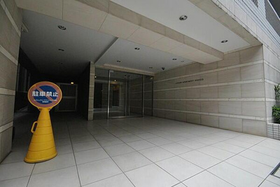 【エントランス】 | ラグジュアリーアパートメント本郷 |  