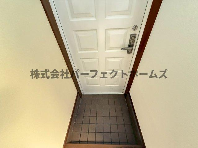茄子作1丁目戸建　賃貸の玄関|明るい玄関です