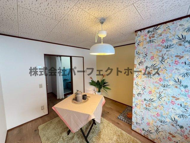 茄子作1丁目戸建　賃貸の居間・リビング|こちらのリビングで趣味の時間をお楽しみください