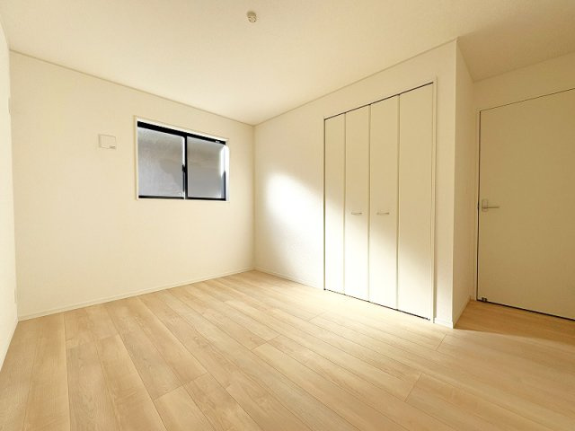 【洋室】 | 新座市片山2丁目　新築一戸建住宅　全1棟　(保谷店) | 2階6.5帖/さまざまな家具を取り入れやすいナチュラルな内装。