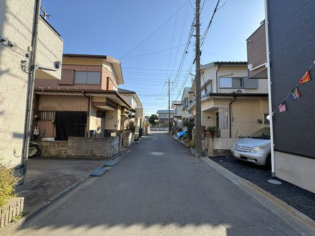 【前面道路含む現地写真】 | 新座市片山2丁目　新築一戸建住宅　全1棟　(保谷店) | 穏やかな住宅地で新たな暮らしをはじめませんか？お問い合わせの上、ぜひ現地をご確認ください。