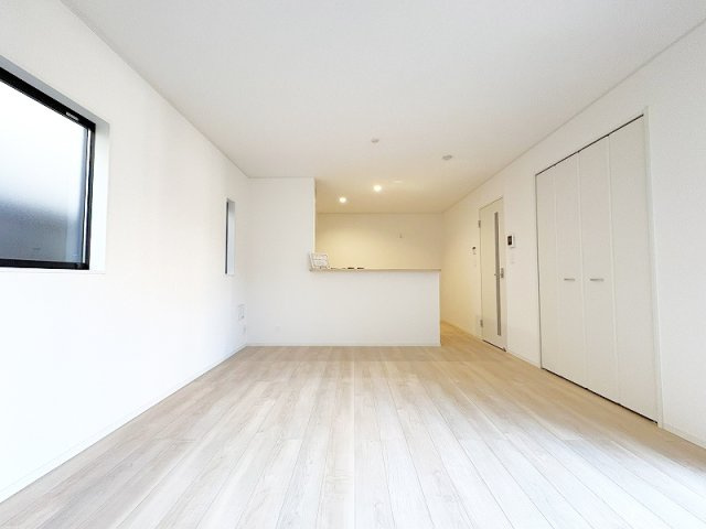 【居間・リビング】 | 新座市片山2丁目　新築一戸建住宅　全1棟　(保谷店) | ナチュラルな美しさを放つLDK15帖。