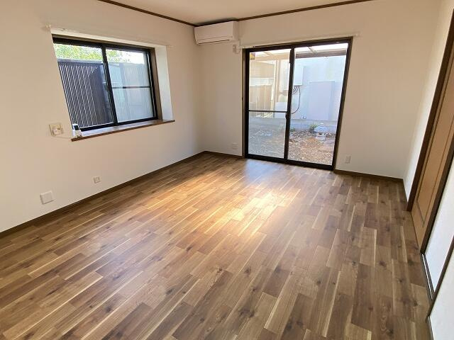 【居間・リビング】 | 常総市内守谷町きぬの里2丁目　中古戸建