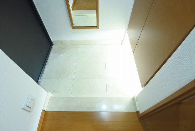 リーガル南久宝寺　９０２の玄関