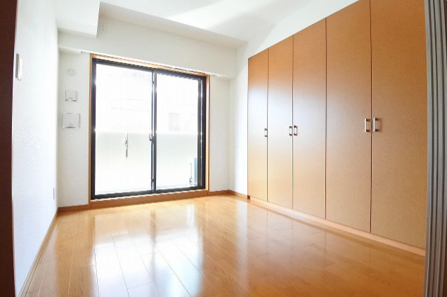 リーガル南久宝寺　９０２の寝室