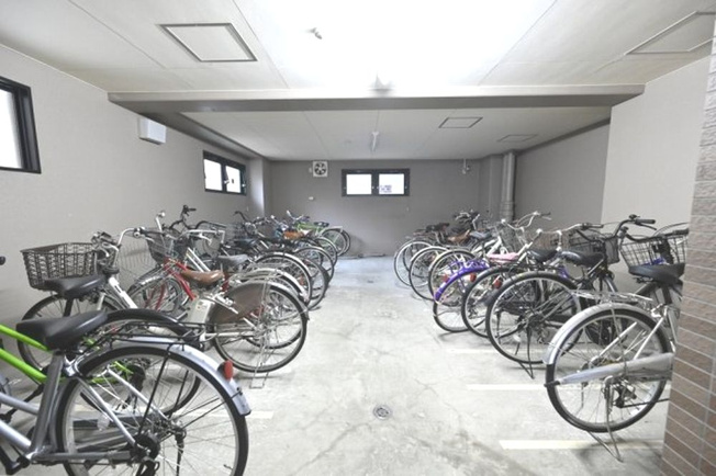 【駐車場】 | プレール・ドゥーク目白アベニュー　※1/31退去 | 屋根付き駐輪場完備(^^)/