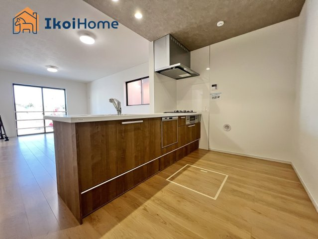 神戸市西区玉津町新方　新築戸建のキッチン|【ホームページに現地動画掲載中】●年中無休：当日予約可●人気の対面式のキッチンで明るい！
