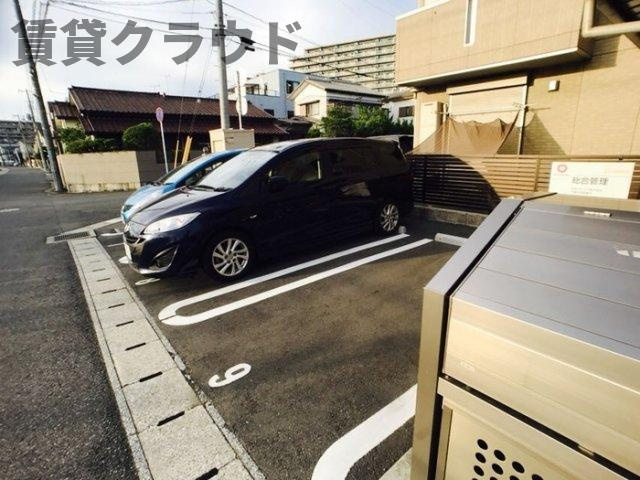 グレイス若草の駐車場|駐車場です