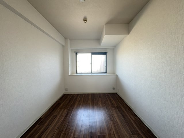 西宮市甲東園３丁目のマンションの洋室