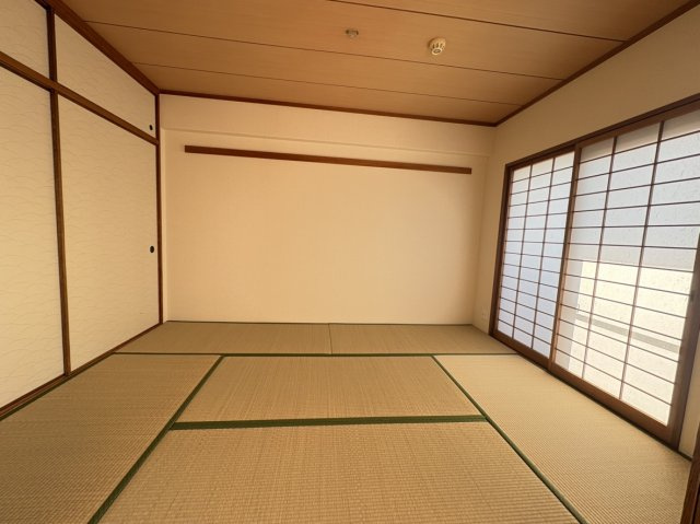 西宮市甲東園３丁目のマンションの和室