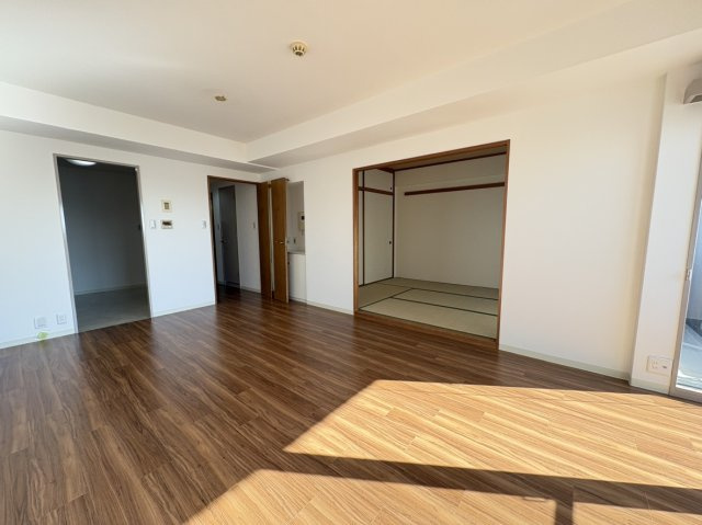 西宮市甲東園３丁目のマンションの居間・リビング