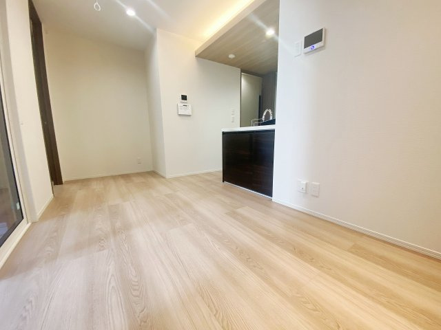 オルテンシア別所の居間・リビング|別号室の参考写真です。