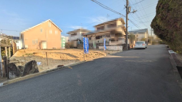 【前面道路含む現地写真】 | ライフフィールド大野台3丁目Ⅱ | 前面道路は南西側幅員約6.3m。建物前の圧迫感が少なく、明るくゆとりある夢のマイホームが実現します！