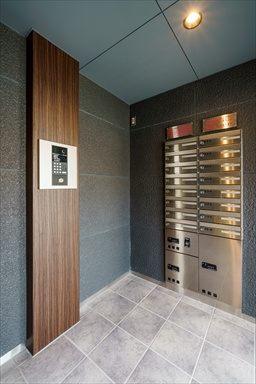 フォセット浦和針ヶ谷のエントランス