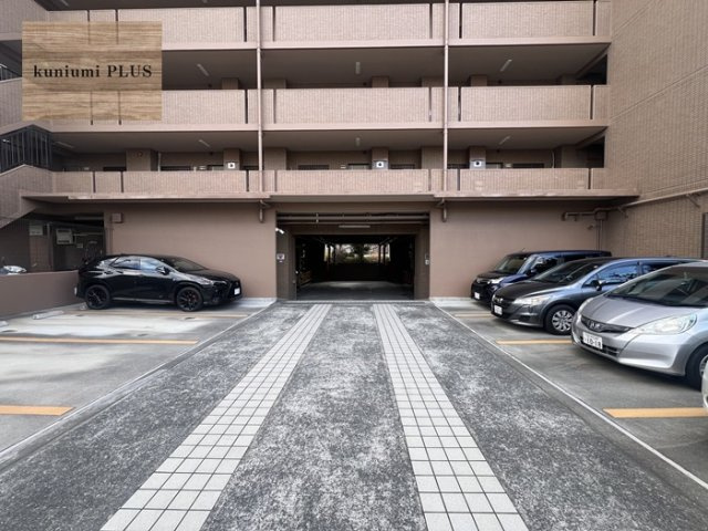 コスモ鶴見の駐車場