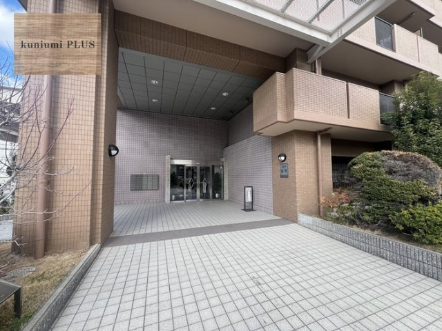コスモ鶴見のエントランス