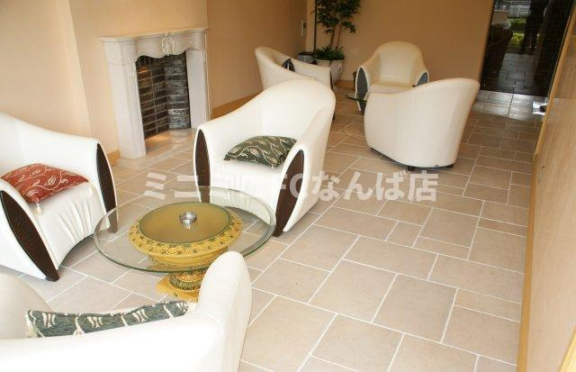 フレンシアノイエ難波南のエントランス