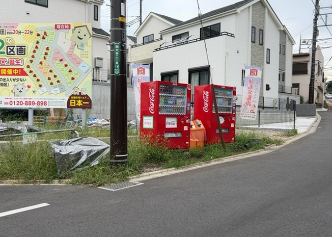 【前面道路含む現地写真】 | お持ちの車種によっては前面道路が広い方が便利でしょう。しかし、前面道路が広ければその分交通量が多くなるため、騒音などが気になる場合があります。実際に現地を見学し、周辺交通量や騒音などを確認しましょう！