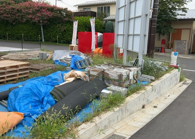 【庭】 | 庭があることでガーデニングや家庭菜園はもちろん、こどもの遊び場やペットを放して遊ぶことができます。また、家の周囲に余裕があるということです。隣地との間があれば、十分な日当たりと、風通しが確保できます。