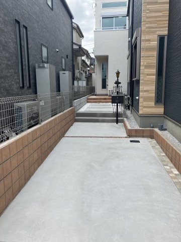 世田谷区梅丘2丁目　全２棟の前面道路含む現地写真
