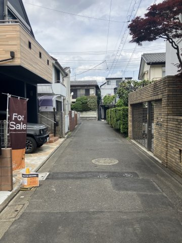 世田谷区梅丘2丁目　全２棟の前面道路含む現地写真