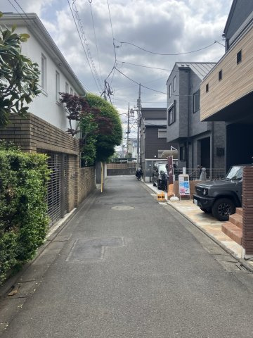 世田谷区梅丘2丁目　全２棟の前面道路含む現地写真