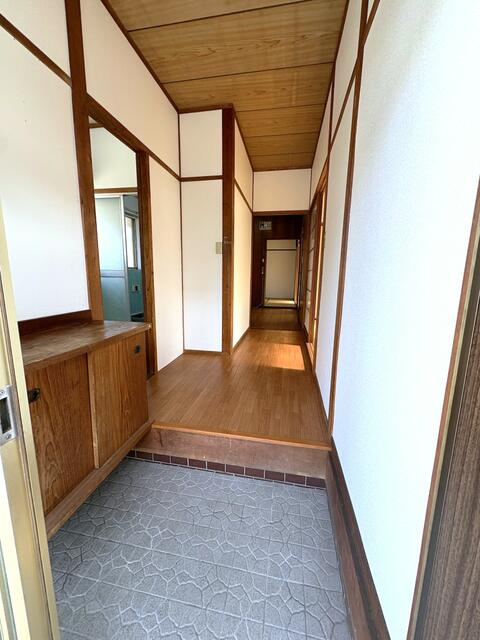安川貸家の玄関