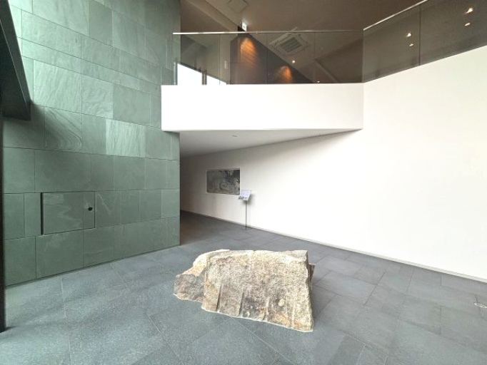 グラン レ・ジェイド白壁 月露ノ邸のその他|素材の質感と空間構成にこだわった、印象的な共用部。