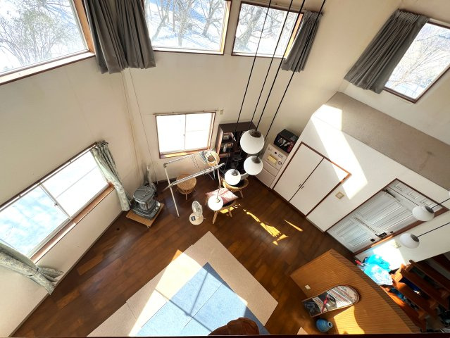 伯耆町小林　中古別荘（アイノピア別荘）のその他|2階より撮影。吹き抜けになっています