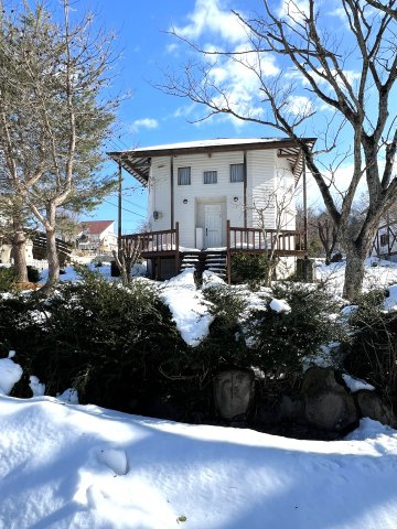 伯耆町小林　中古別荘（アイノピア別荘）の外観