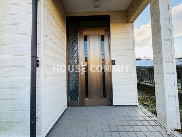 七栄　中古戸建の玄関