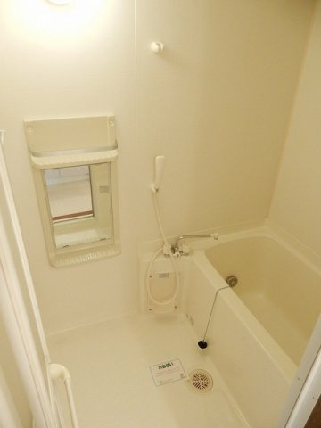 アンソレイエ　アオキの浴室